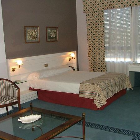 Hotel Las Cigueenas Trujillo Rom bilde