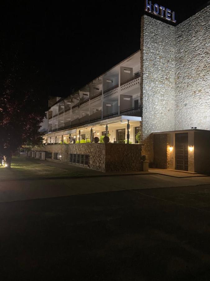 Hotel Las Cigueenas Trujillo Eksteriør bilde
