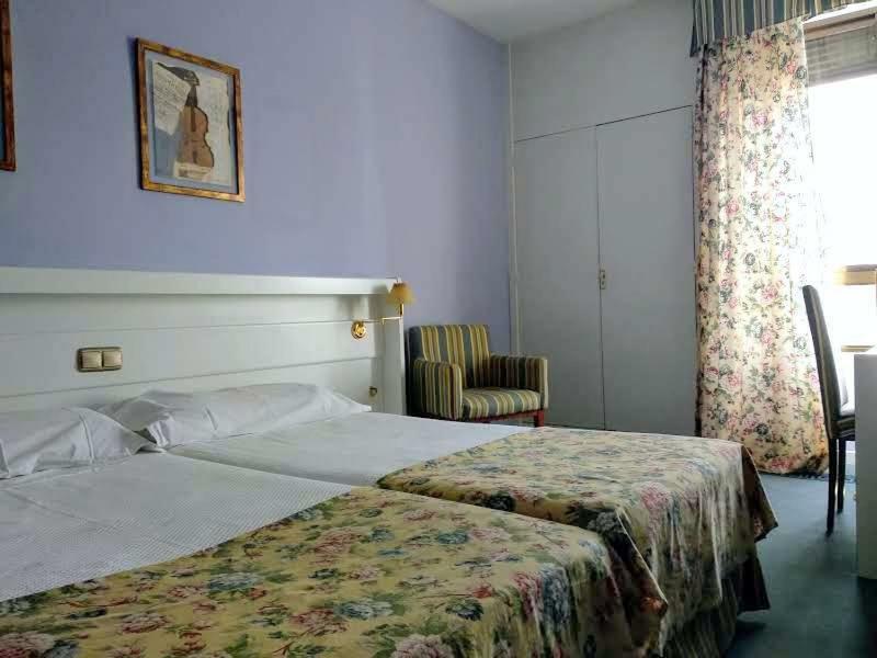 Hotel Las Cigueenas Trujillo Eksteriør bilde
