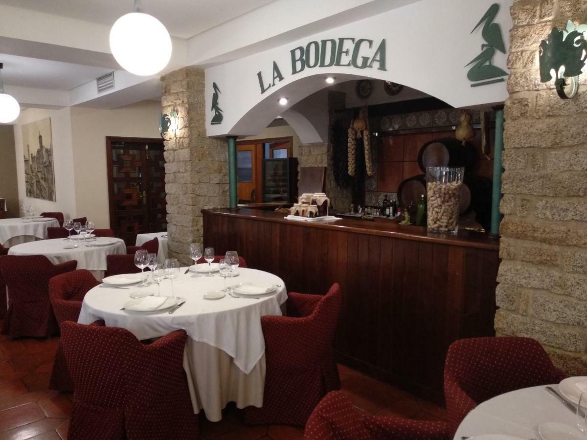 Hotel Las Cigueenas Trujillo Eksteriør bilde