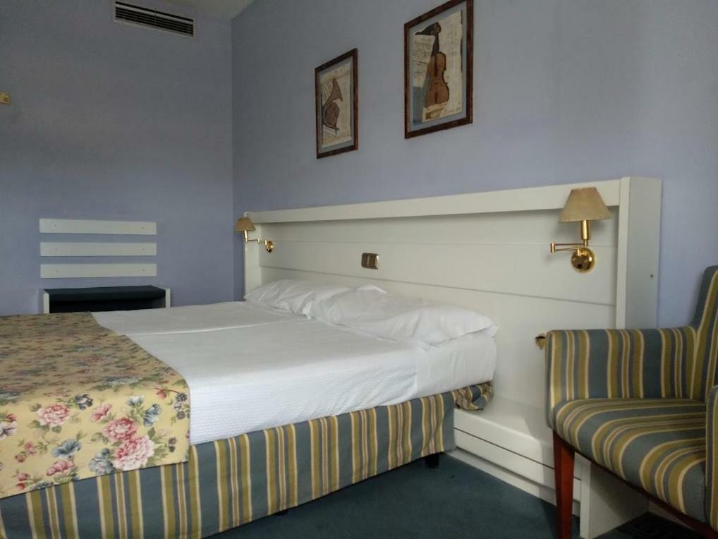 Hotel Las Cigueenas Trujillo Eksteriør bilde
