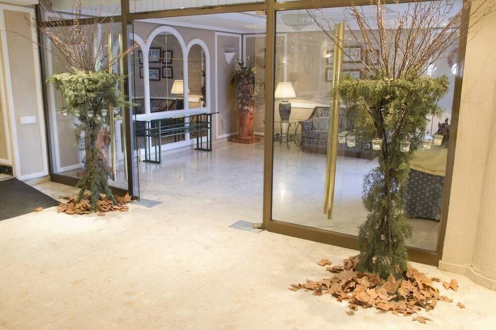 Hotel Las Cigueenas Trujillo Eksteriør bilde