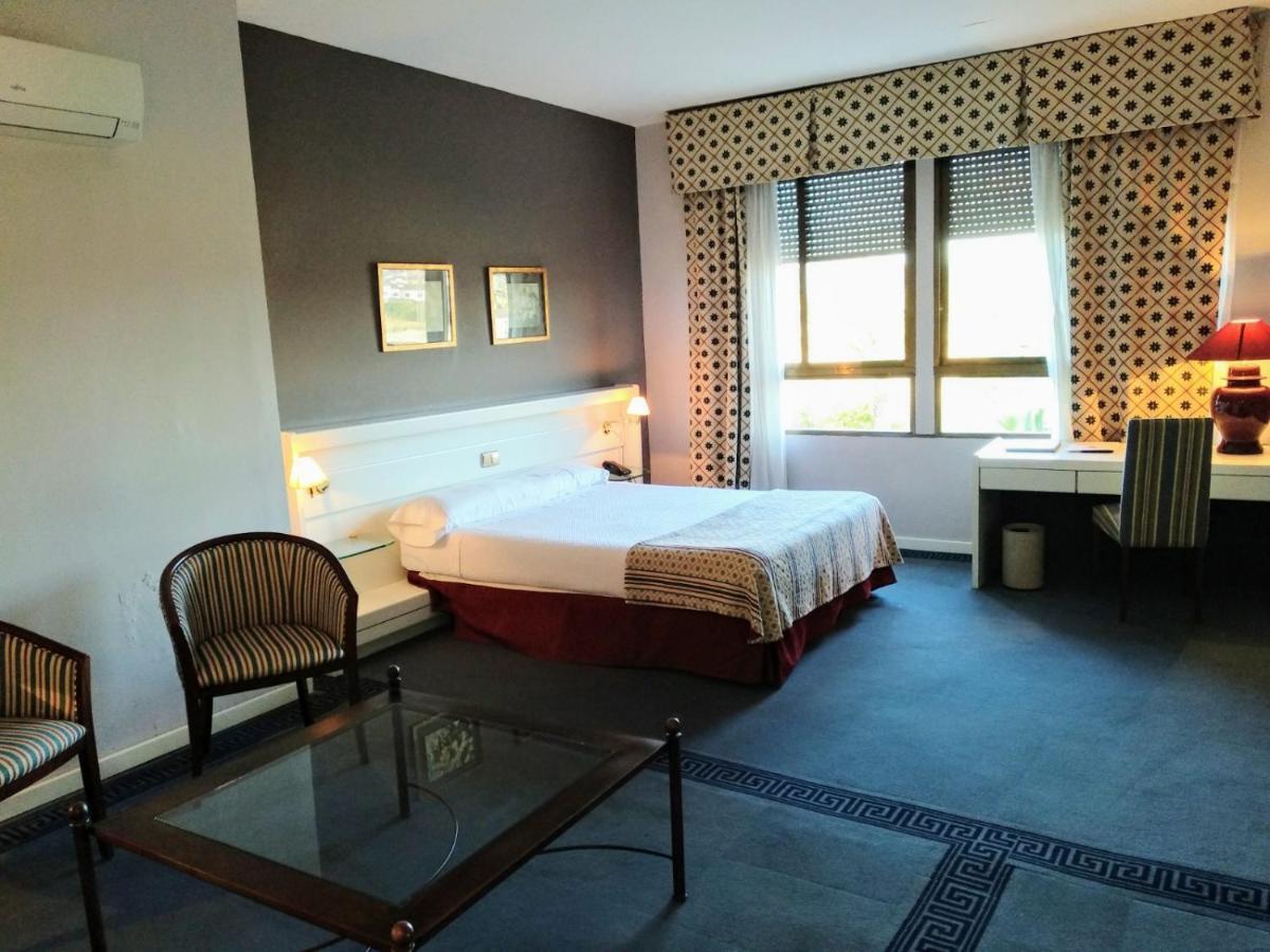 Hotel Las Cigueenas Trujillo Eksteriør bilde