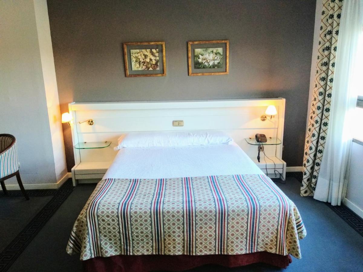 Hotel Las Cigueenas Trujillo Eksteriør bilde